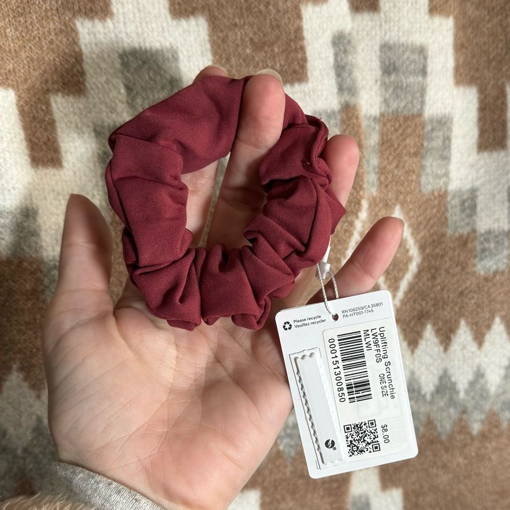 NWT Lululemon Uplifting Scrunchie